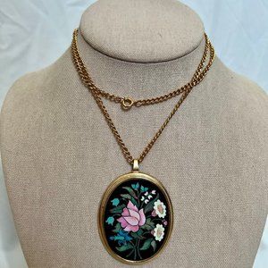 Vintage AVON Oval Floral Pendant Gold Tone Chain Costume Estate Necklace